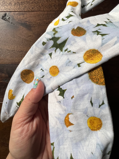 Daisies on Green - Wired Head Wrap