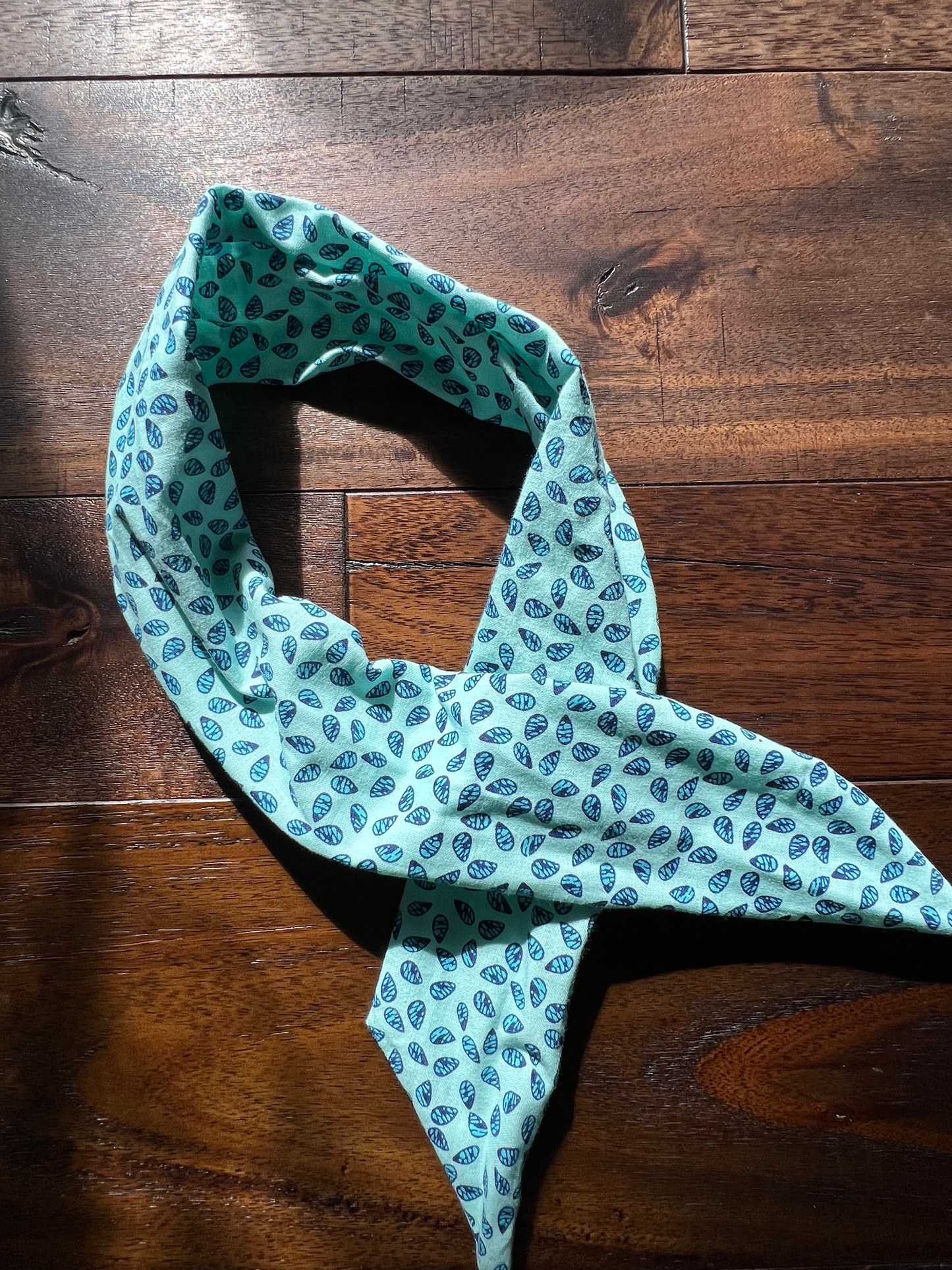 Blue Leaf Motif - Wired Head Wrap